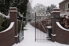 2-toegangshek-in-de-sneeuw-december-2009
